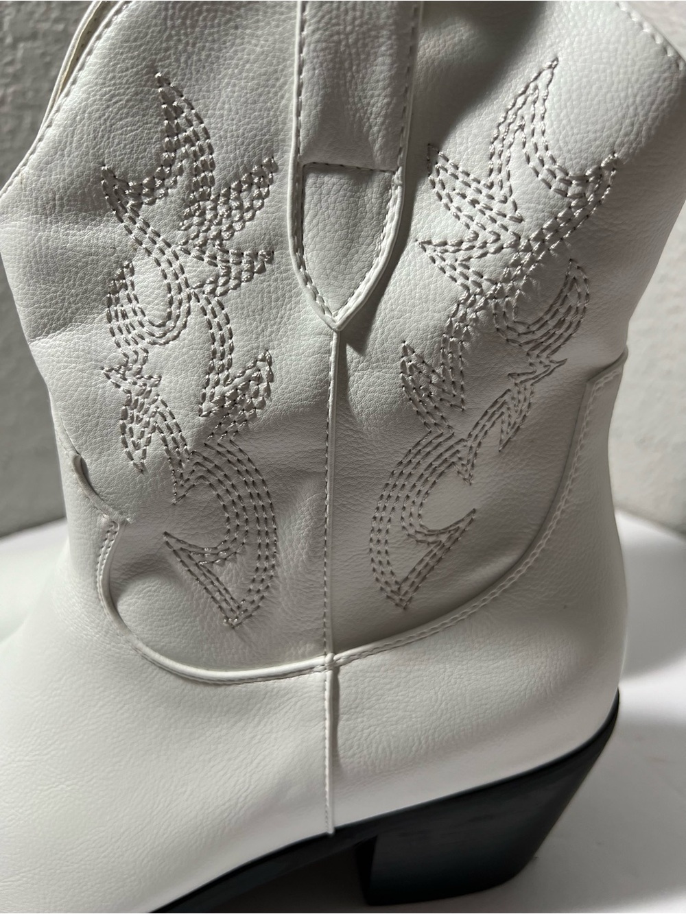 White Western Cowboy Ankle Boots Embroidered Pointed Toe Block‎ Heel Women’s 9 - Picture 3 of 11
